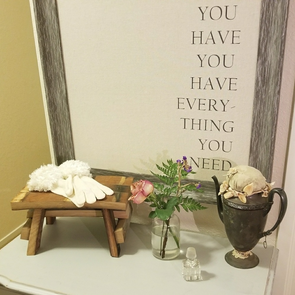 White Frilly Gloves. ⛄